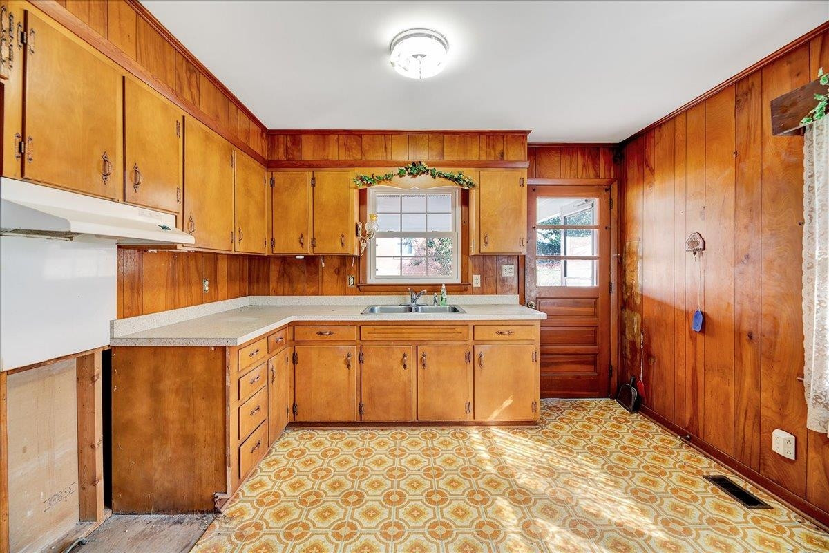 2109 Saturn Street Raleigh, NC 27603 - Photo 7 of 29 Photo 7