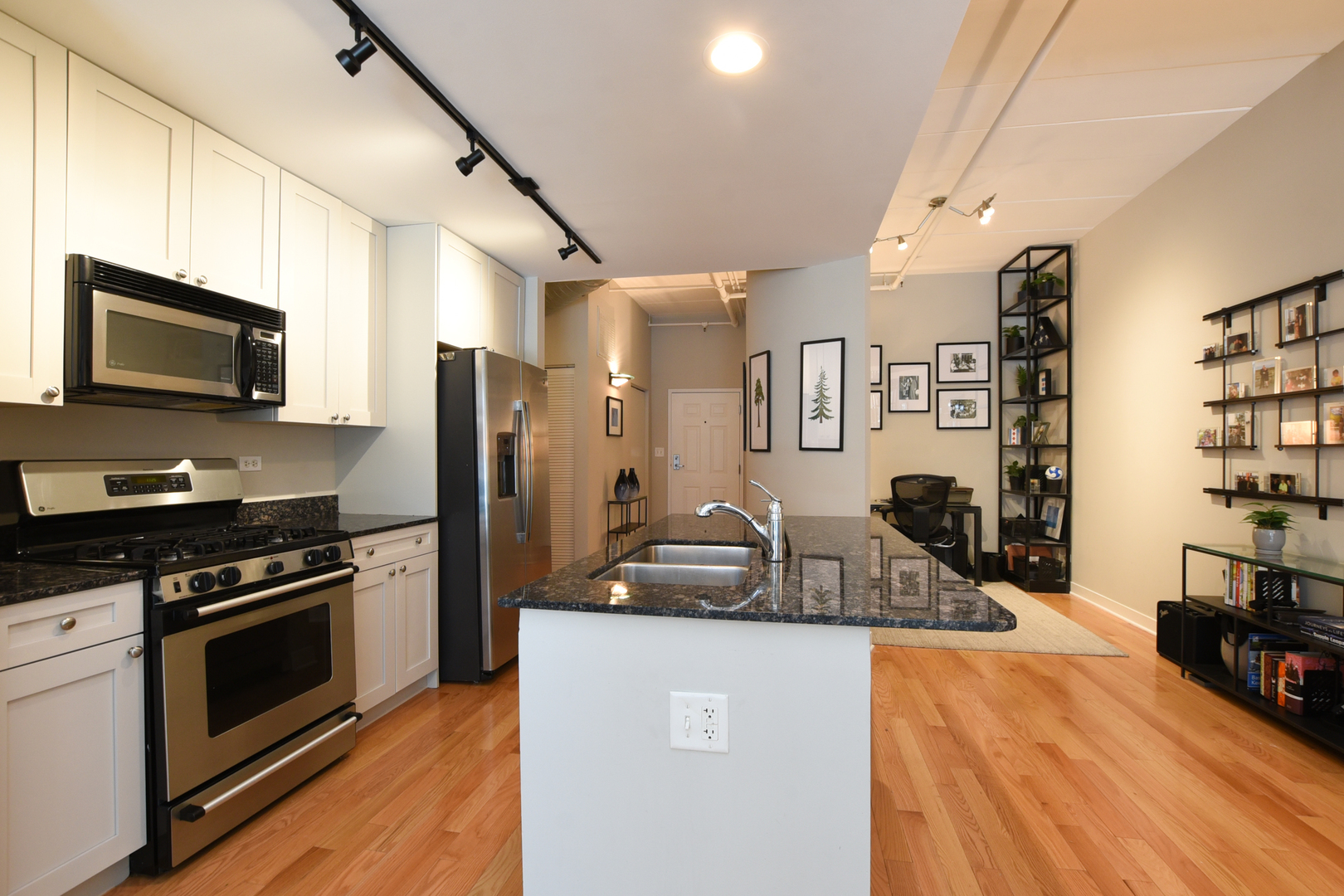 920 West Madison Street, Unit D4 Chicago, IL 60607 - Photo 11 of 34 a kitchen with stainless steel appliances granite countertop a stove refrigerator and a microwave