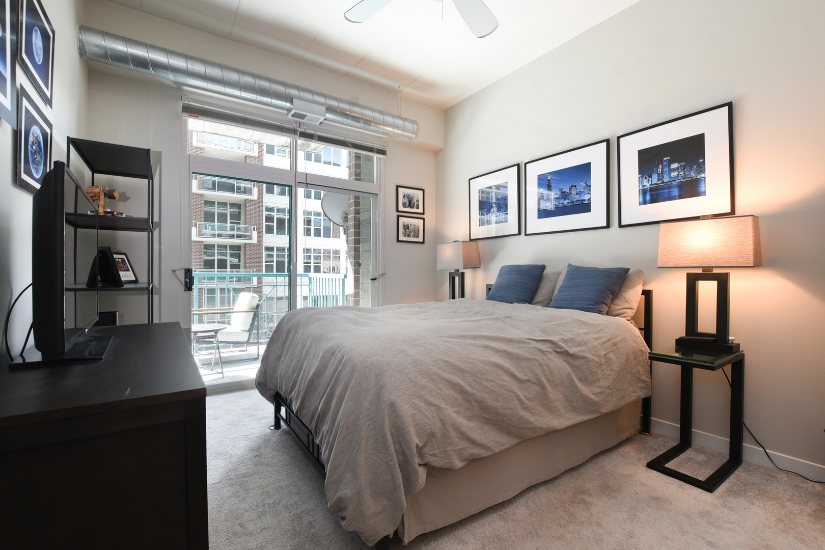 920 West Madison Street, Unit D4 Chicago, IL 60607 - Photo 17 of 34 a bedroom with a bed and a large window
