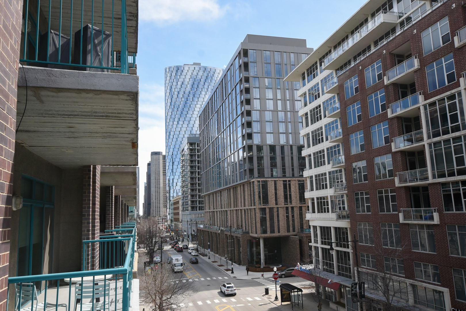 920 West Madison Street, Unit D4 Chicago, IL 60607 - Photo 29 of 34 a view of a building with glass door