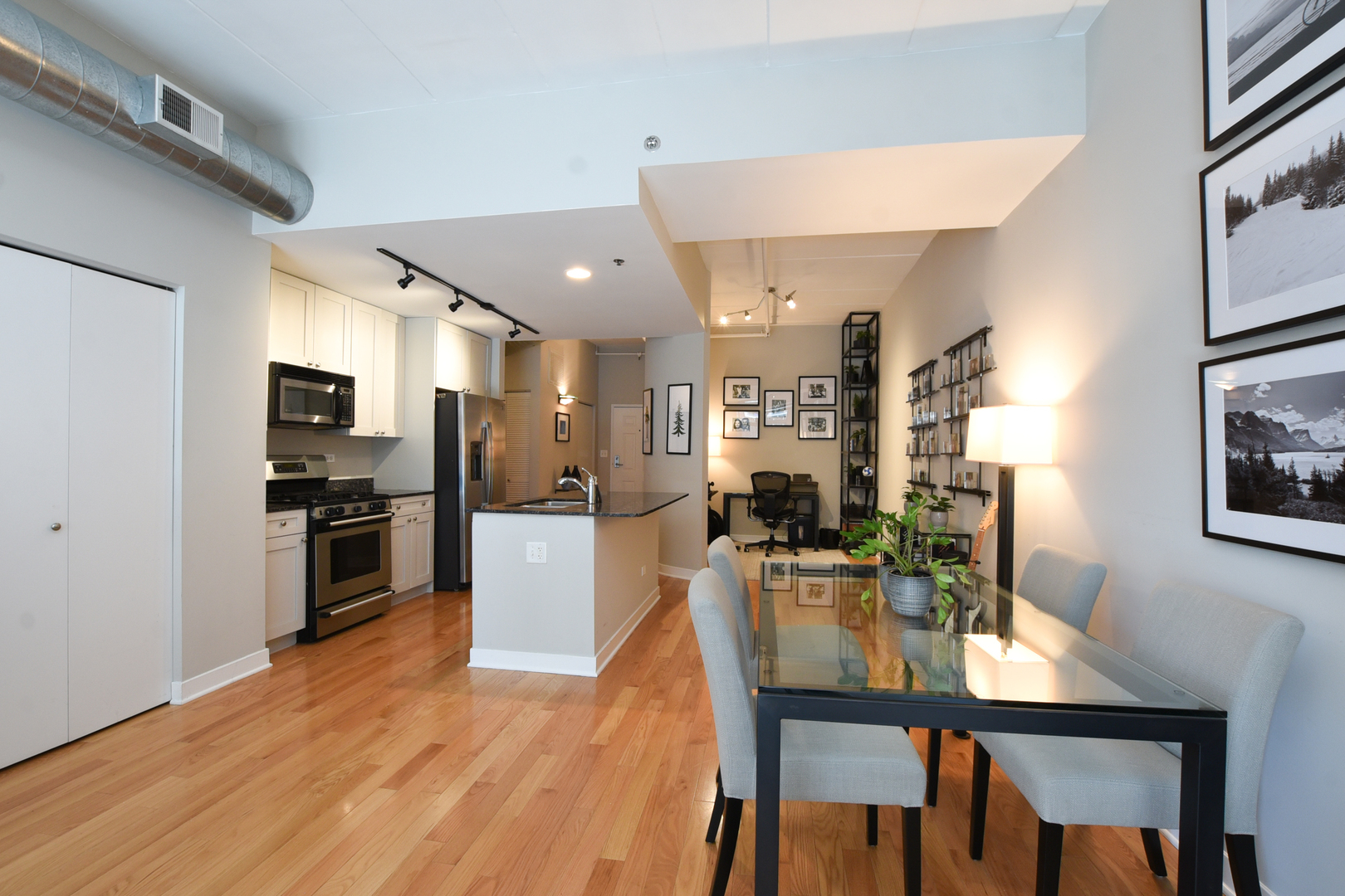 920 West Madison Street, Unit D4 Chicago, IL 60607 - Photo 8 of 34 a view of a dining room with furniture
