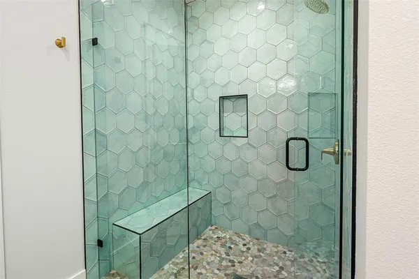 $399,000 | 721 Clubview Drive, Mabank, TX 75143