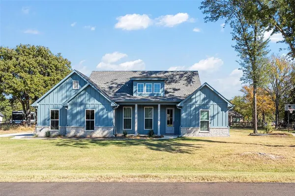 $399,000 | 721 Clubview Drive, Mabank, TX 75143