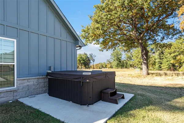 $399,000 | 721 Clubview Drive, Mabank, TX 75143