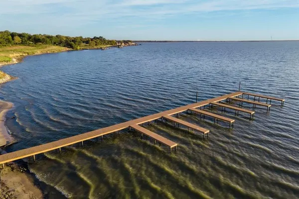 $399,000 | 721 Clubview Drive, Mabank, TX 75143