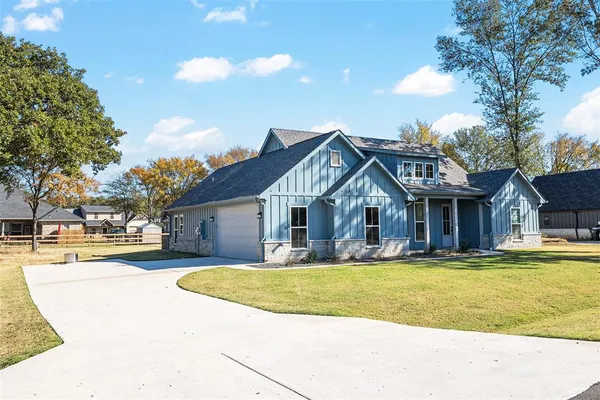 $399,000 | 721 Clubview Drive, Mabank, TX 75143