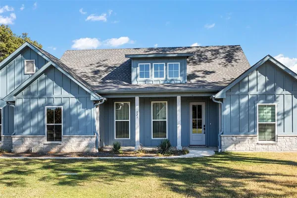 $399,000 | 721 Clubview Drive, Mabank, TX 75143