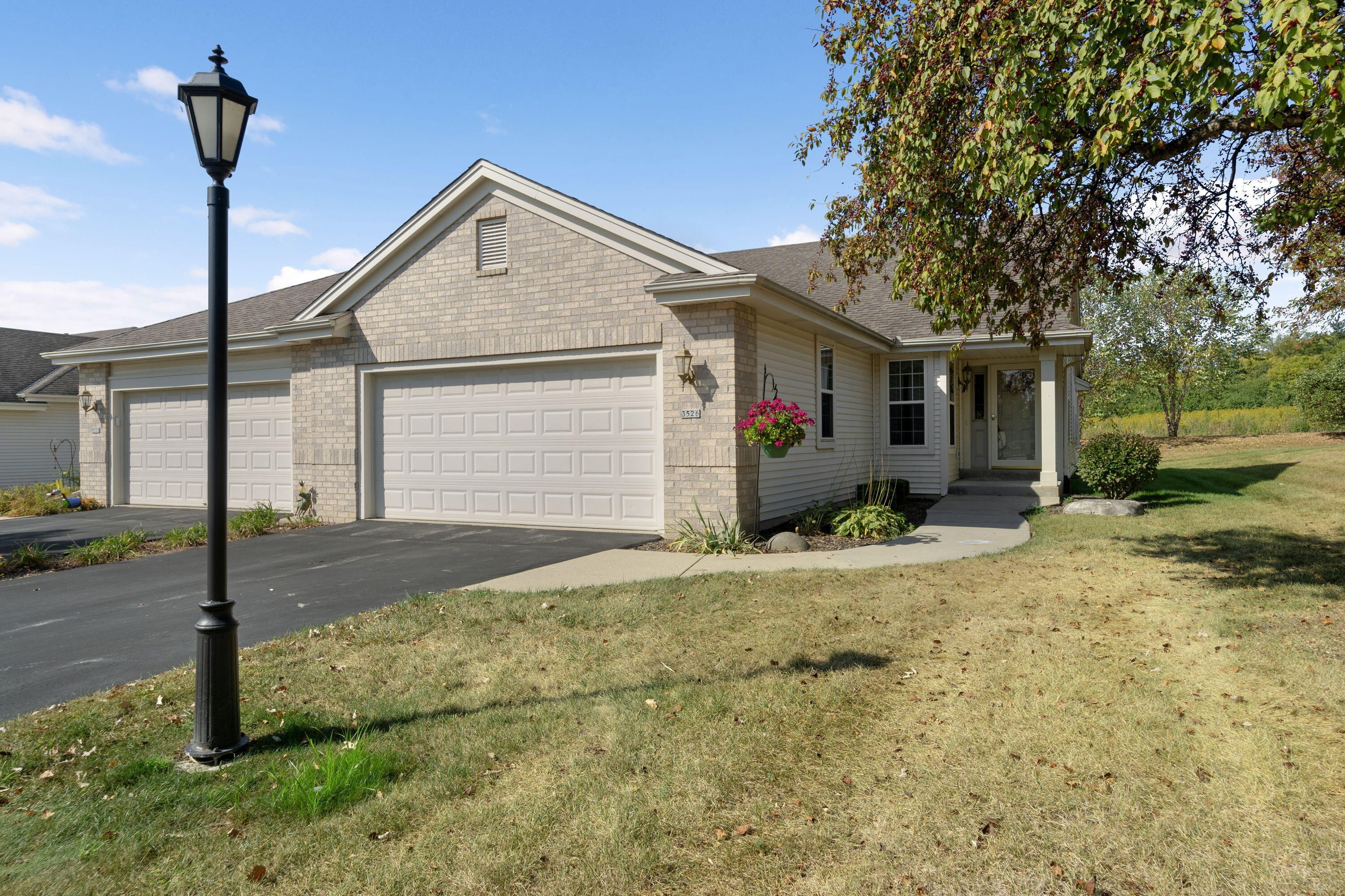 3526 Rapids Trail, Waukesha, WI 53189 Compass