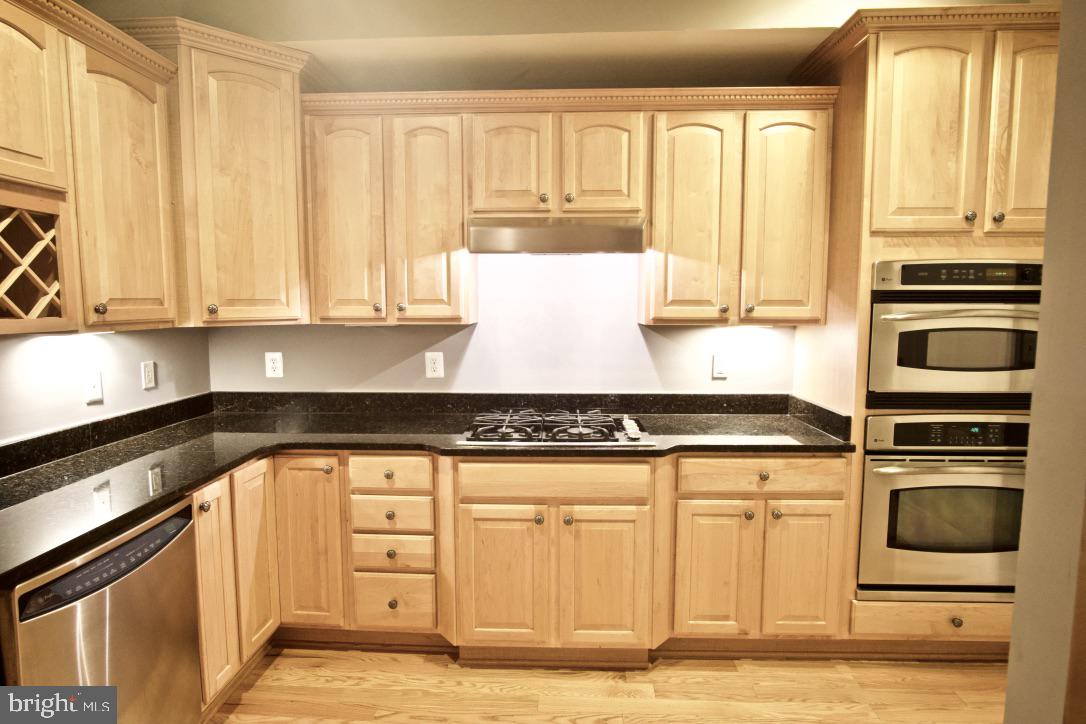 7141 Mason Grove Court, Unit 18 Alexandria, VA 22306 - Photo 3 of 10