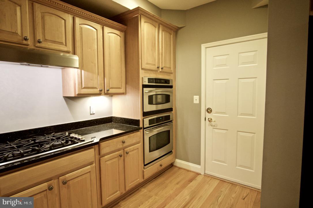 7141 Mason Grove Court, Unit 18 Alexandria, VA 22306 - Photo 4 of 10