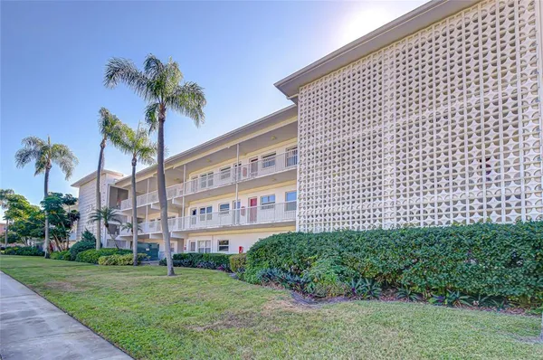 $1,500 | 5150 10th Avenue North, Unit 211, St. Petersburg, FL 33710