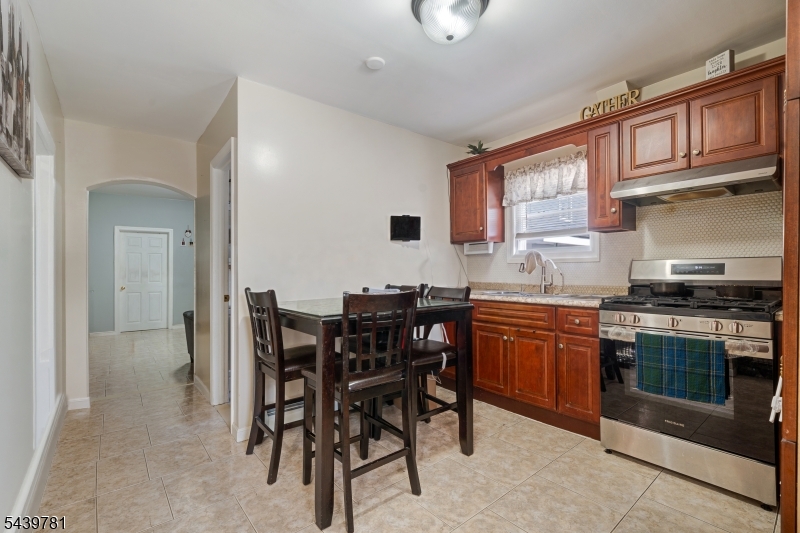 312 South Spring Street Elizabeth, NJ 07201 - Photo 3 of 24