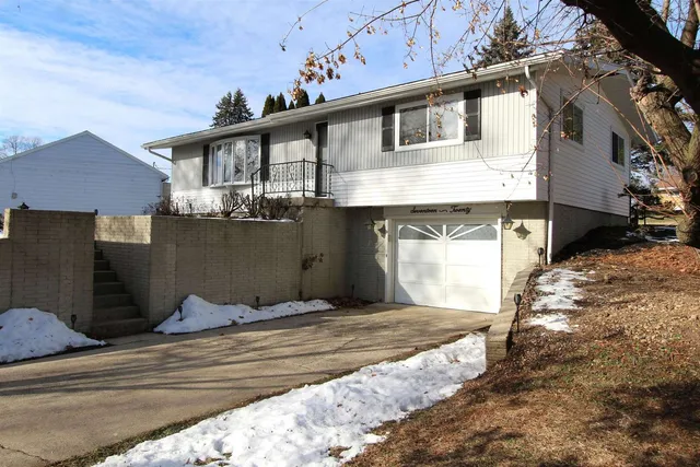 $130,000 | 1720 East Lawn Drive, Savanna, IL 61074