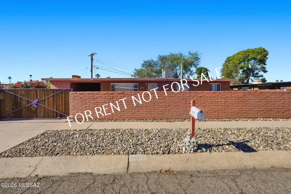 $1,695 | 2402 South Calle Yucatan, Tucson, AZ 85710