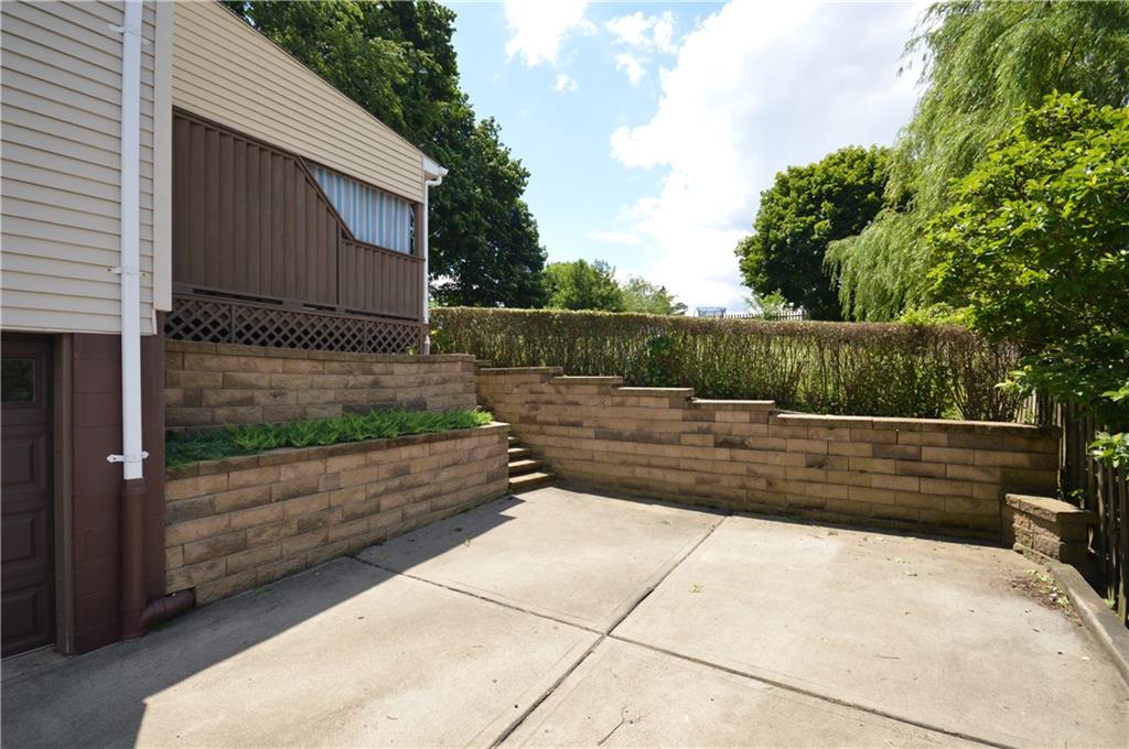 163 Gass Road Pittsburgh, PA 15229 - Photo 3 of 25 Gallery Image 3