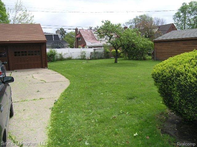 4230 Audubon Road Detroit, MI 48224 - Photo 8 of 9 Yard
