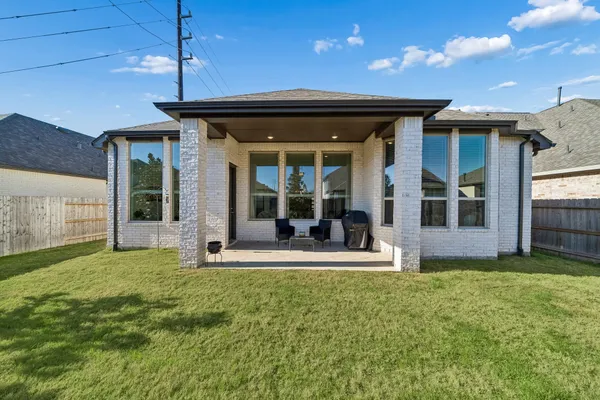 a view of a house with backyard and porch