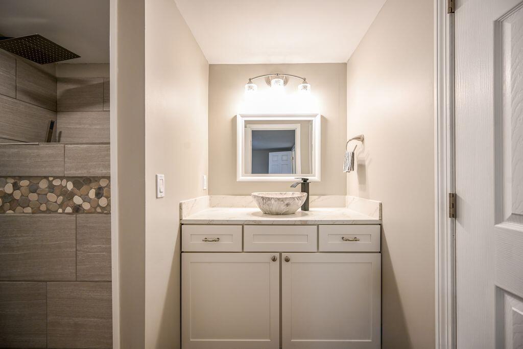 17 Columbus Drive Rouses Point, NY 12979 - Photo 19 of 25 17 Columbus Dr master bath
