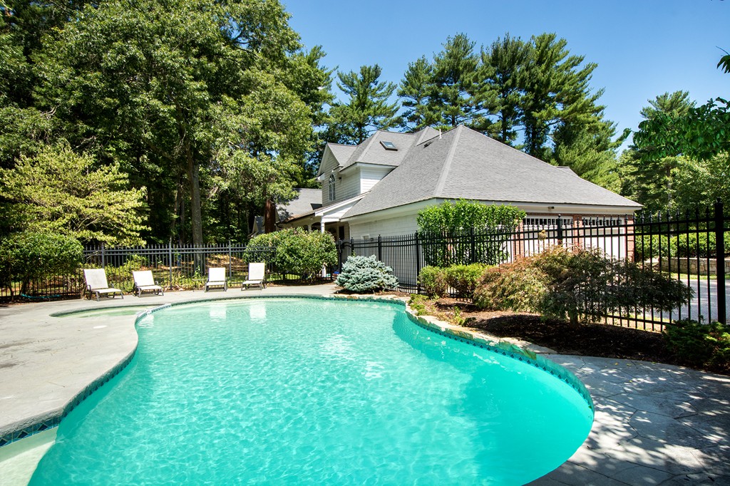 10 Pinecrest Road Hingham, MA 02043 - Photo 6 of 29 Gallery Image 6