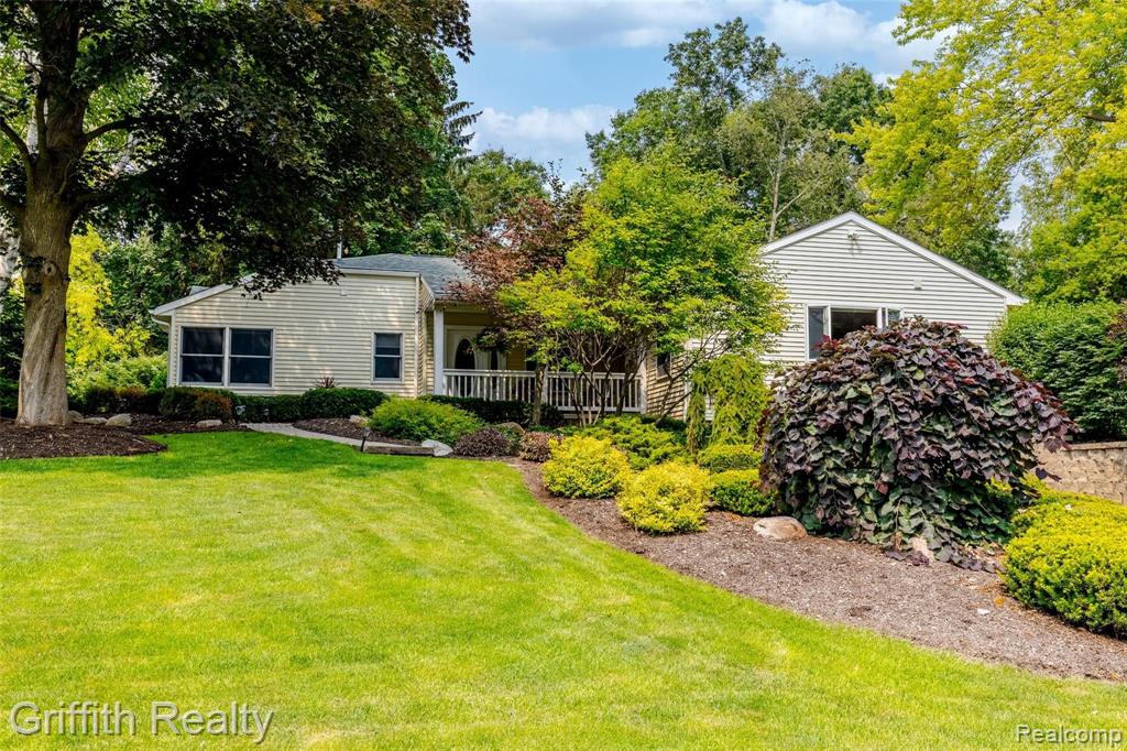 2450 Golf Club Road Howell, MI 48843 - Photo 4 of 59