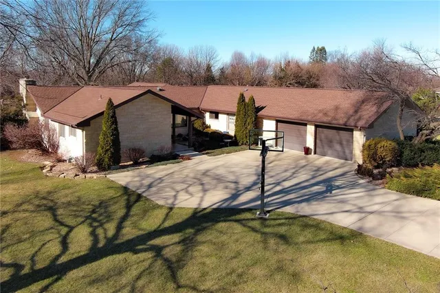 $575,000 | 1800 Pine Ridge Drive, Leavenworth, KS 66048