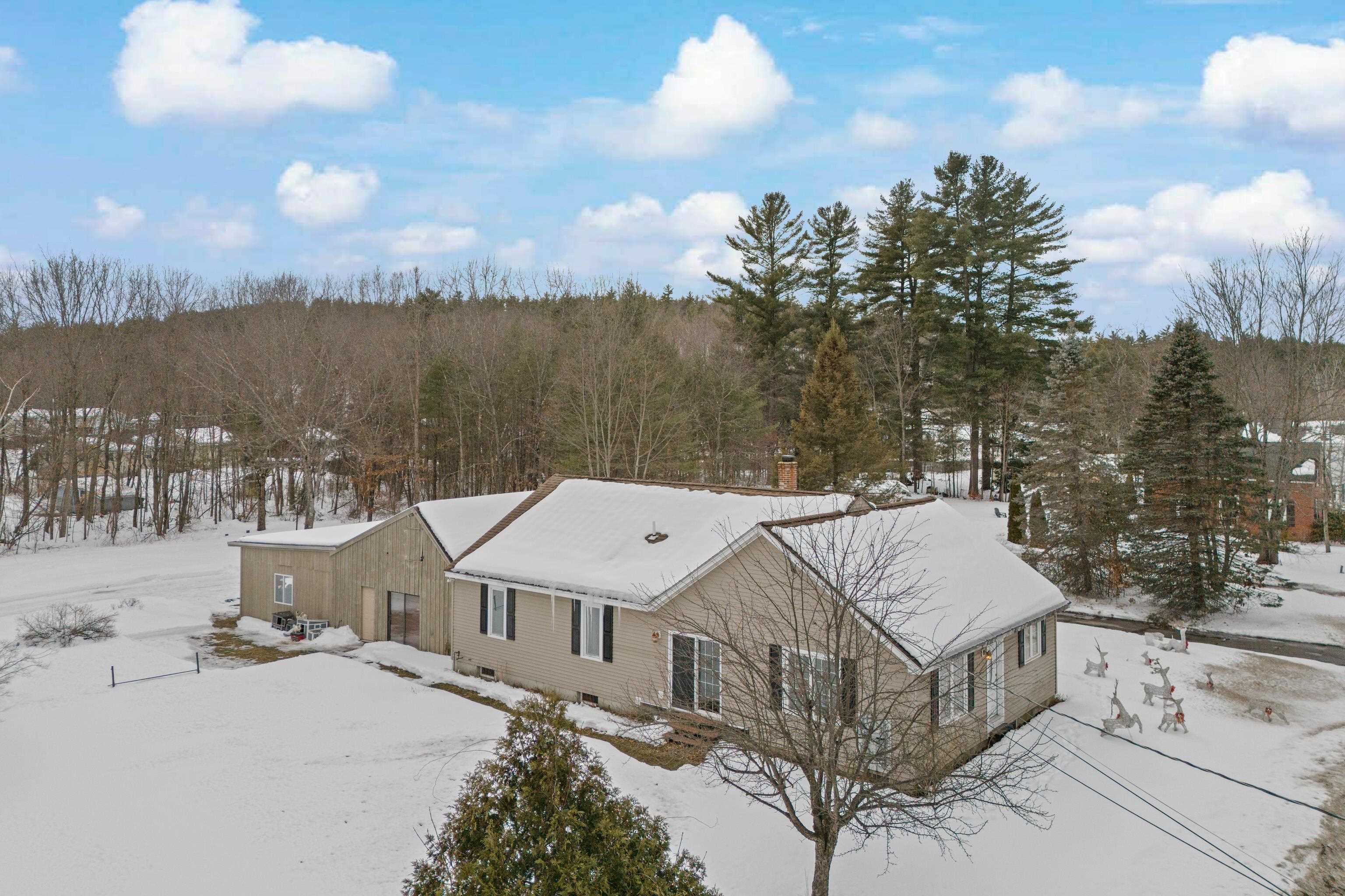 129 New Boston Road Goffstown, NH 03045 - Photo 4 of 46