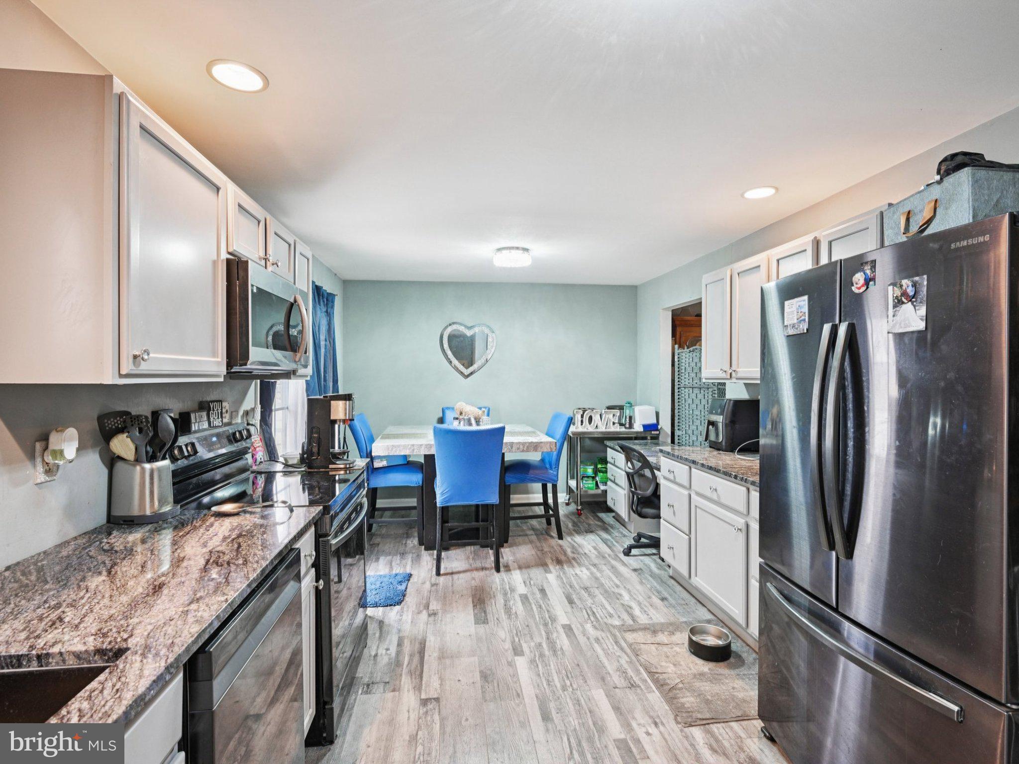 170 Scottfield Drive Newark, DE 19713 - Photo 8 of 28 a kitchen with granite countertop a refrigerator stove microwave and sink