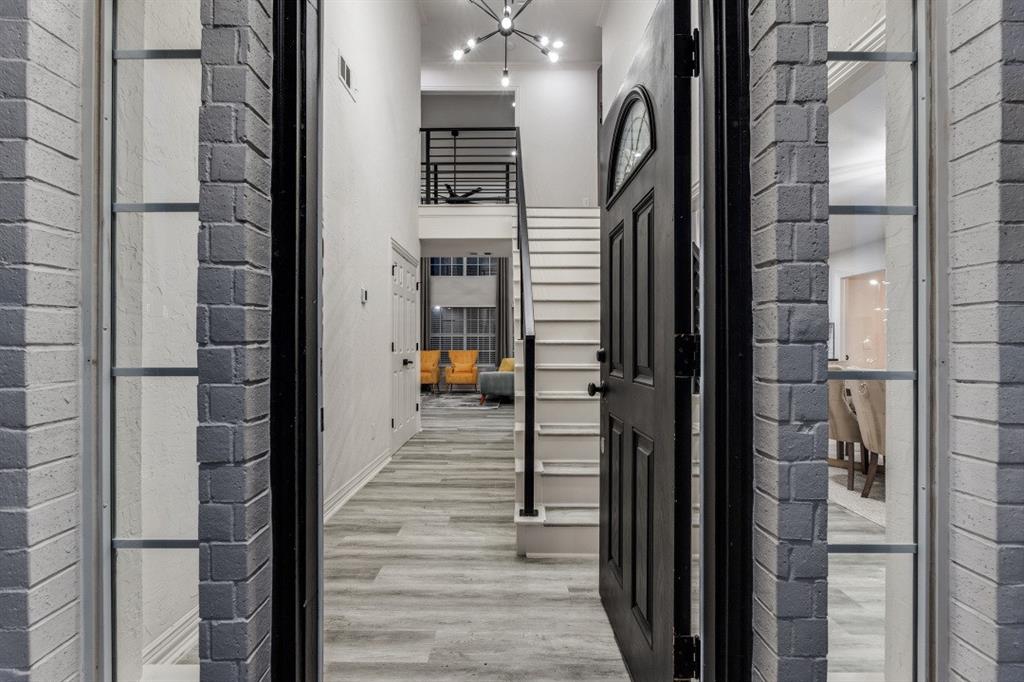 3304 Inwood Road Dallas, TX 75235 - Photo 3 of 24 a view of a bathroom