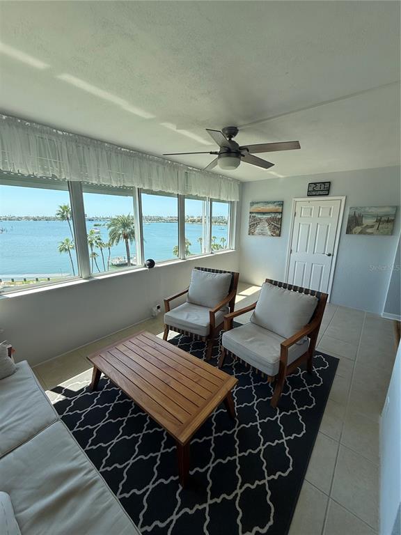 1868 Shore Drive South, Unit 608 South Pasadena, FL 33707 - Photo 11 of 36 a living room with furniture