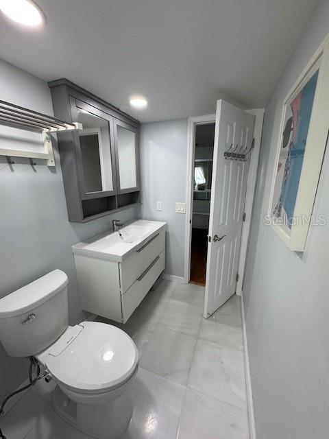 1868 Shore Drive South, Unit 608 South Pasadena, FL 33707 - Photo 16 of 36 a bathroom with a toilet sink and shower