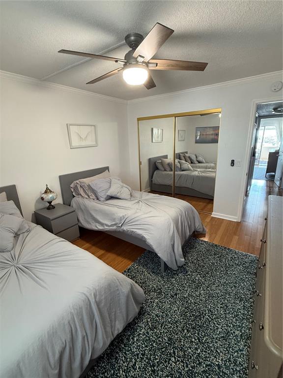 1868 Shore Drive South, Unit 608 South Pasadena, FL 33707 - Photo 20 of 36 a bedroom with bed and window