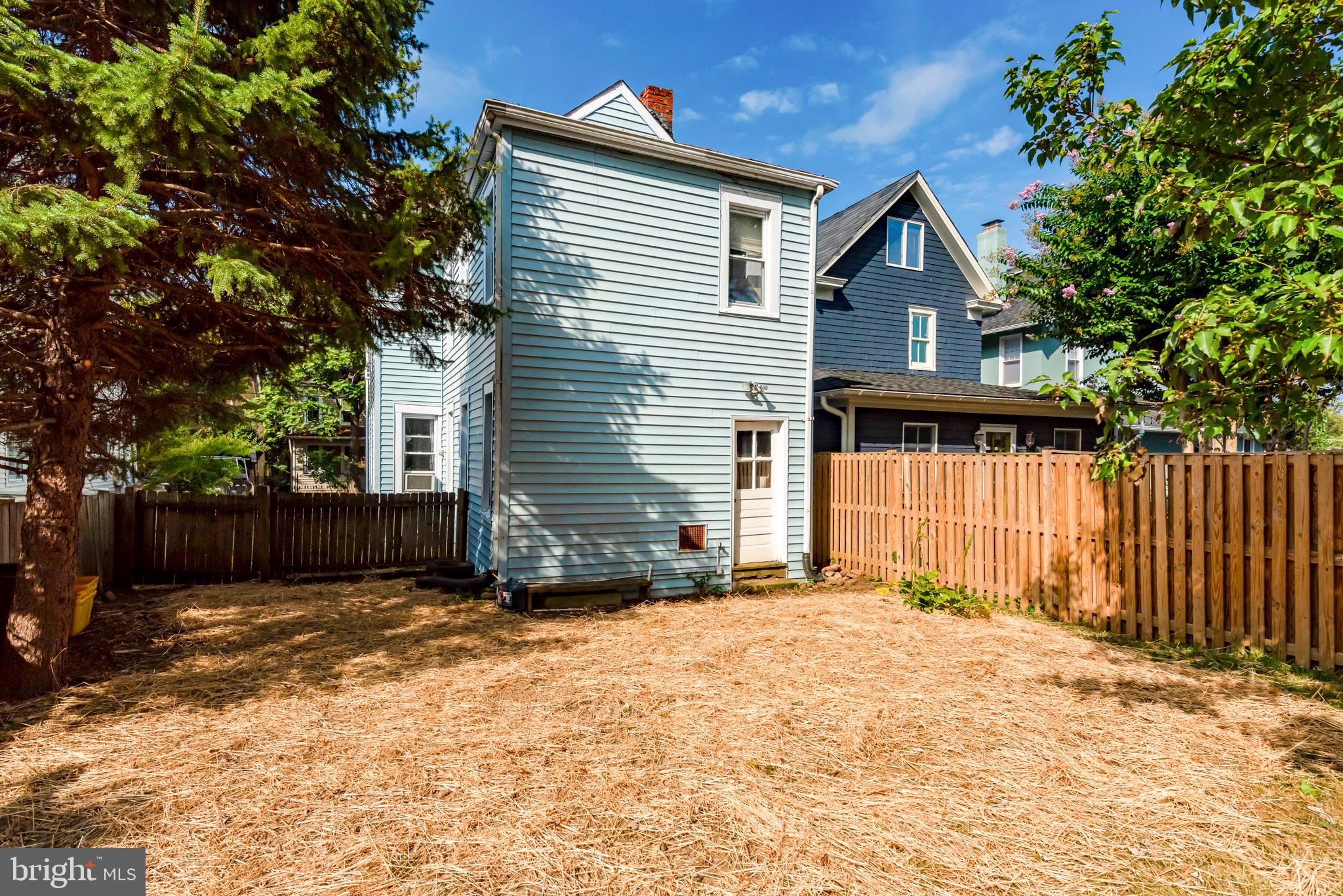 52 Madison Place Annapolis, MD 21401 - Photo 2 of 37 Large backyard fenced in!
