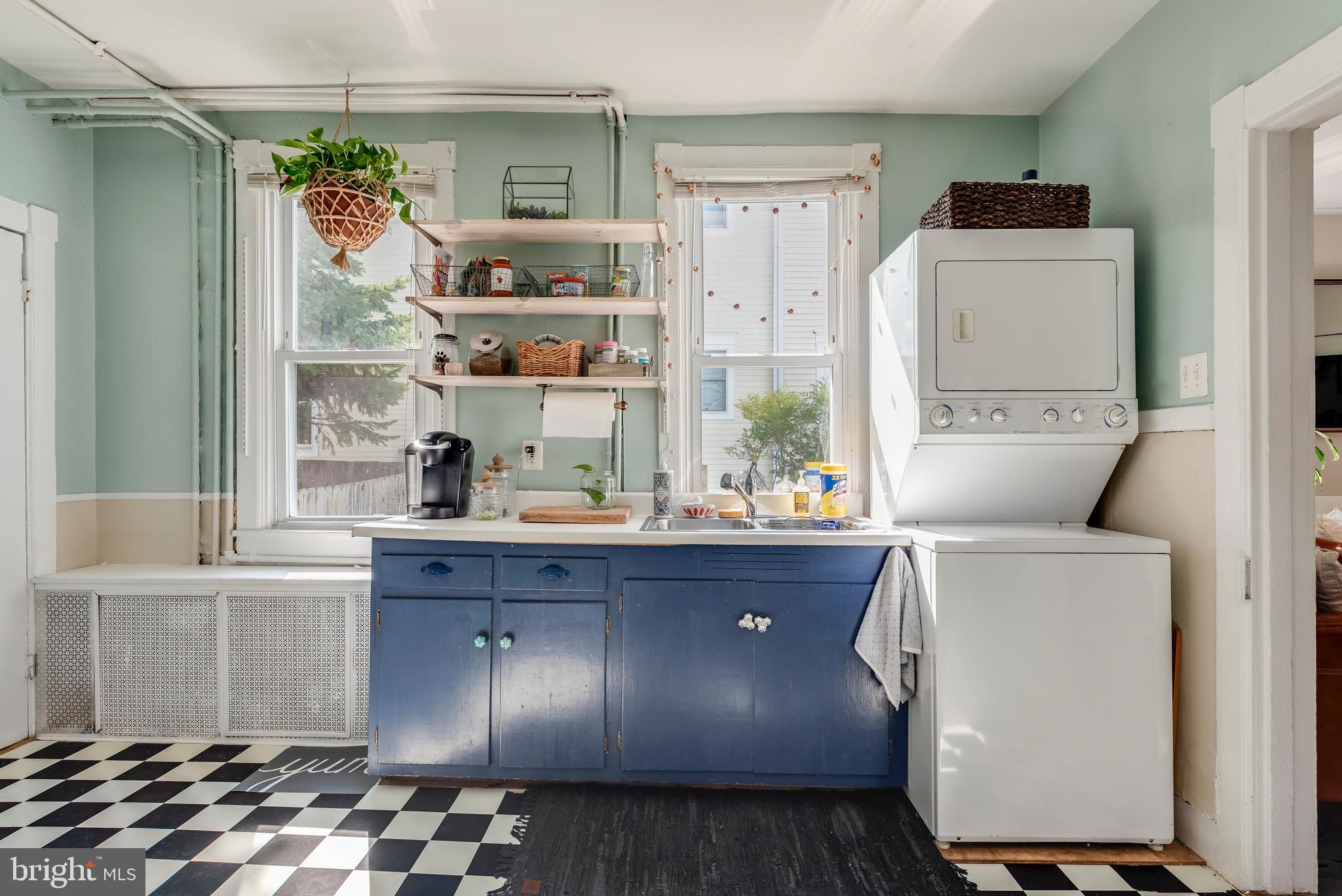 52 Madison Place Annapolis, MD 21401 - Photo 15 of 37 Natural light pours in through kitchen windows