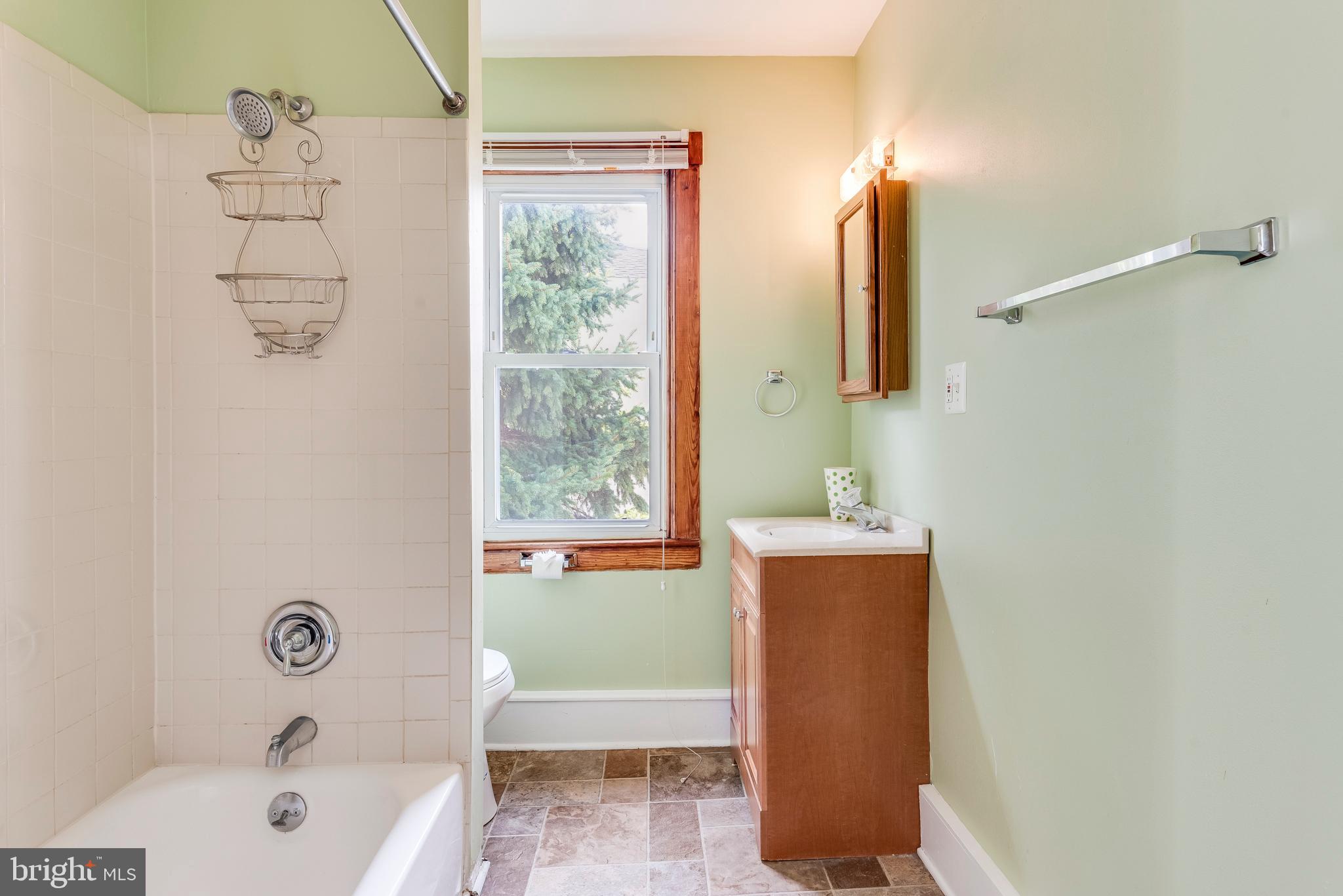 52 Madison Place Annapolis, MD 21401 - Photo 31 of 37 Each unit has their own tub and washer and dryer