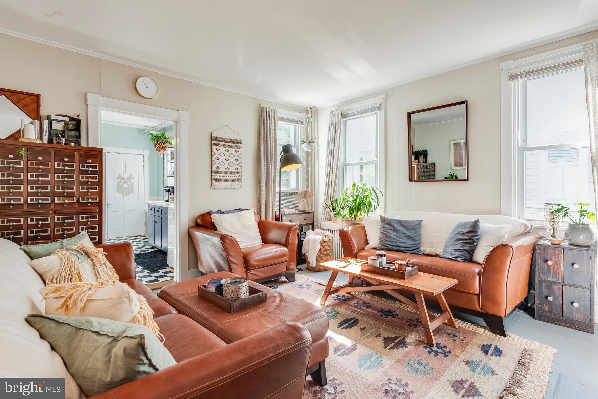 52 Madison Place Annapolis, MD 21401 - Photo 8 of 37 Spacious living room in lower 1bed/1bath unit