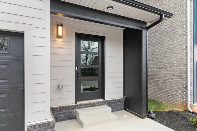 a view of entryway front of house