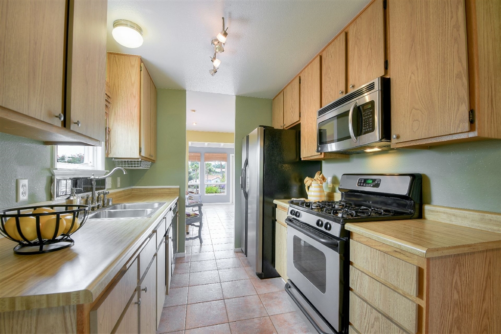 4652 Mystik Road Oceanside, CA 92056 - Photo 6 of 24