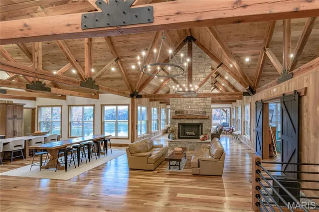 $2,500,000 | 23252 Jupiter Avenue, Macon, MO 63552