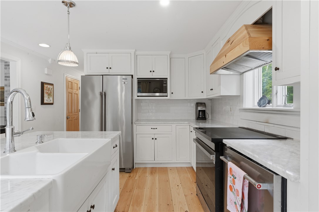 60 Westwind Road South Kingstown, RI 02879 - Photo 4 of 36