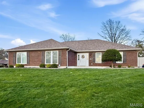 $515,000 | 16 Nicolet Drive, Manchester, MO 63011