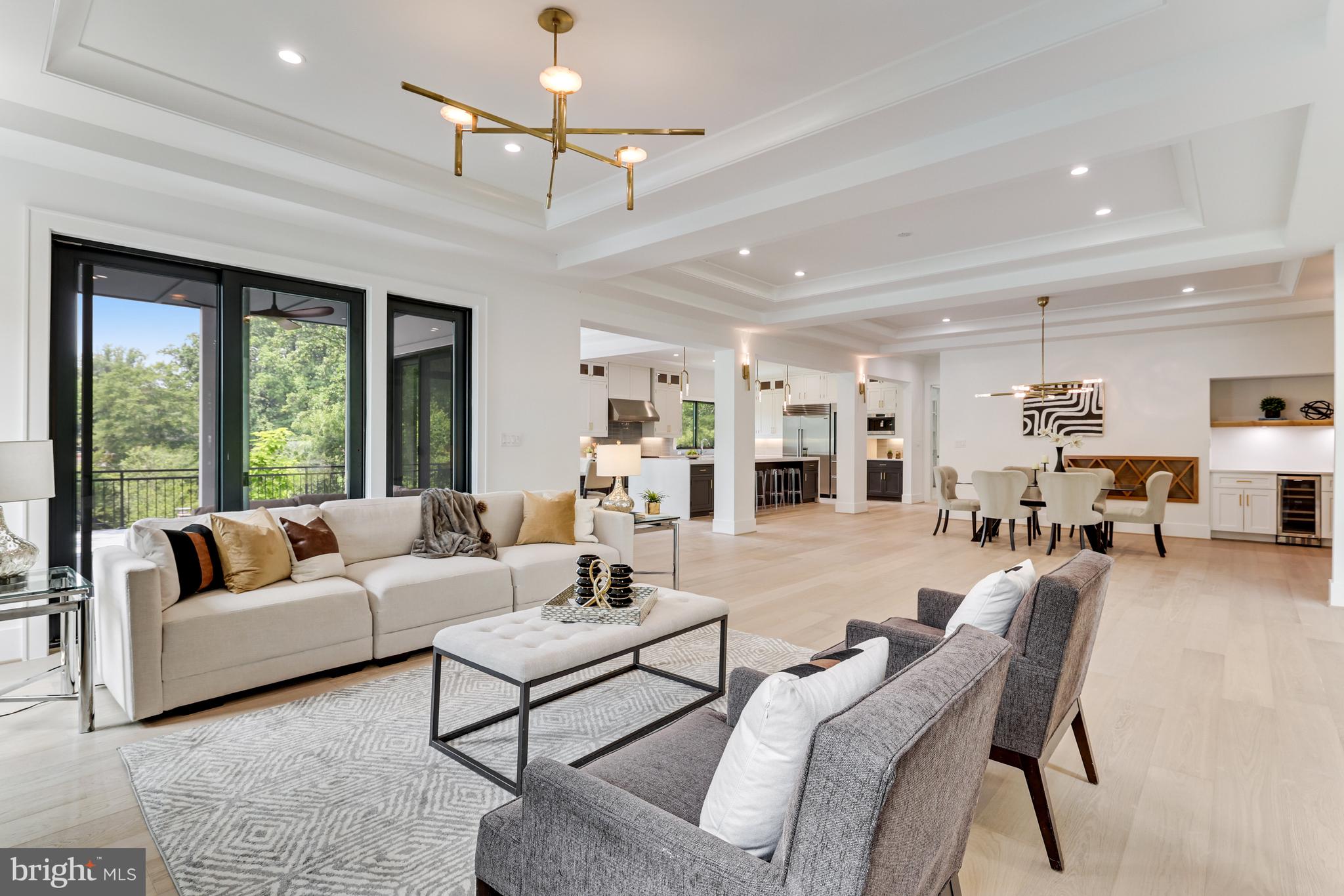 1440 Oakview Drive McLean, VA 22101 - Photo 10 of 87 Living Room