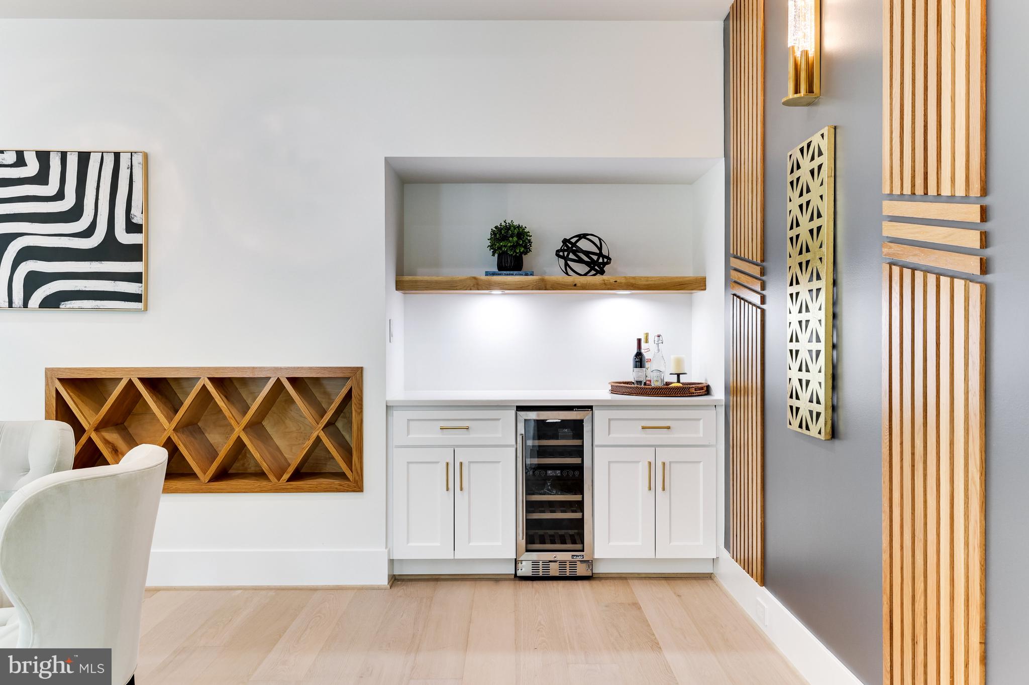 1440 Oakview Drive McLean, VA 22101 - Photo 12 of 87 Bar