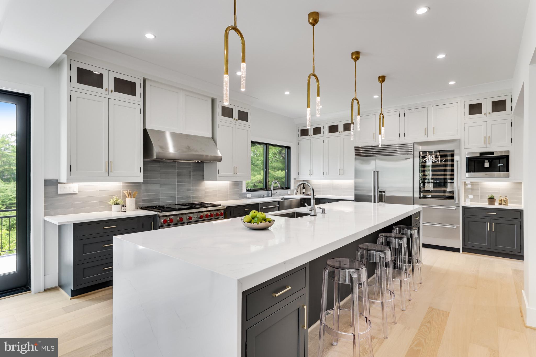 1440 Oakview Drive McLean, VA 22101 - Photo 14 of 87 Eat-In Kitchen