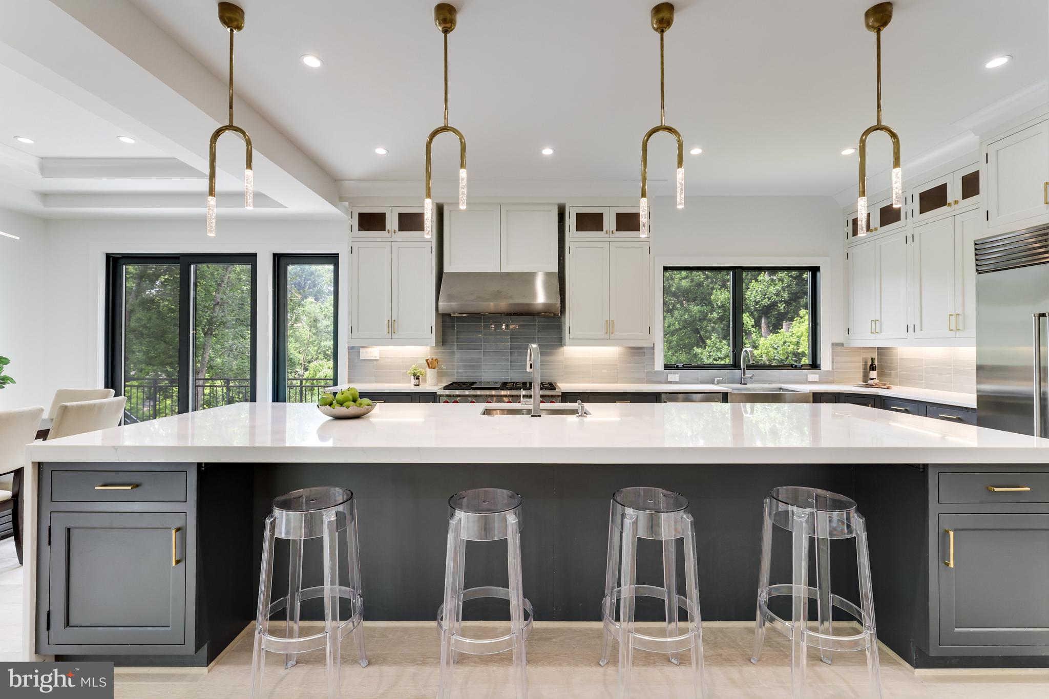 1440 Oakview Drive McLean, VA 22101 - Photo 15 of 87 Eat-In Kitchen
