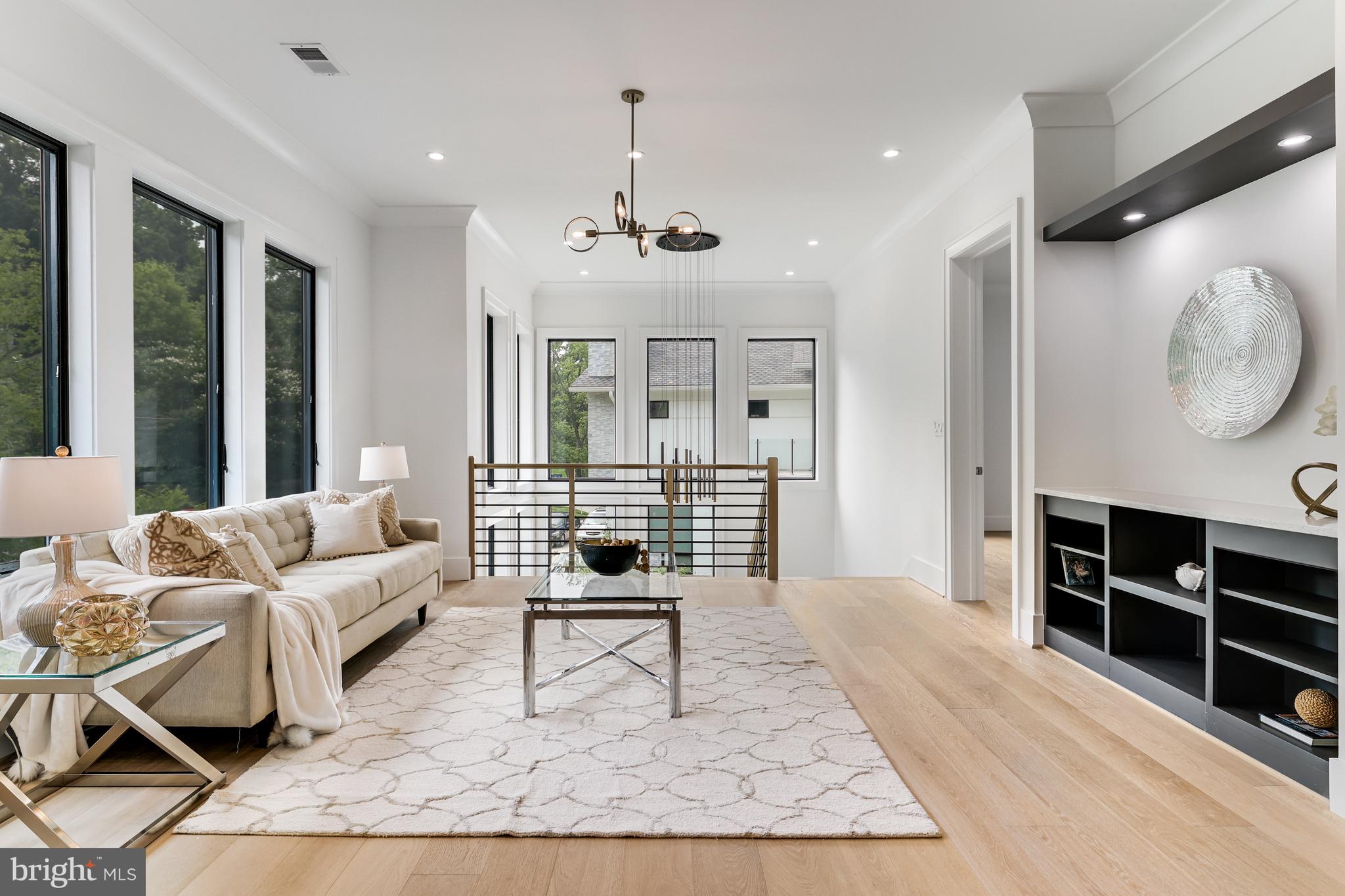 1440 Oakview Drive McLean, VA 22101 - Photo 30 of 87 Upper Level Sitting Room