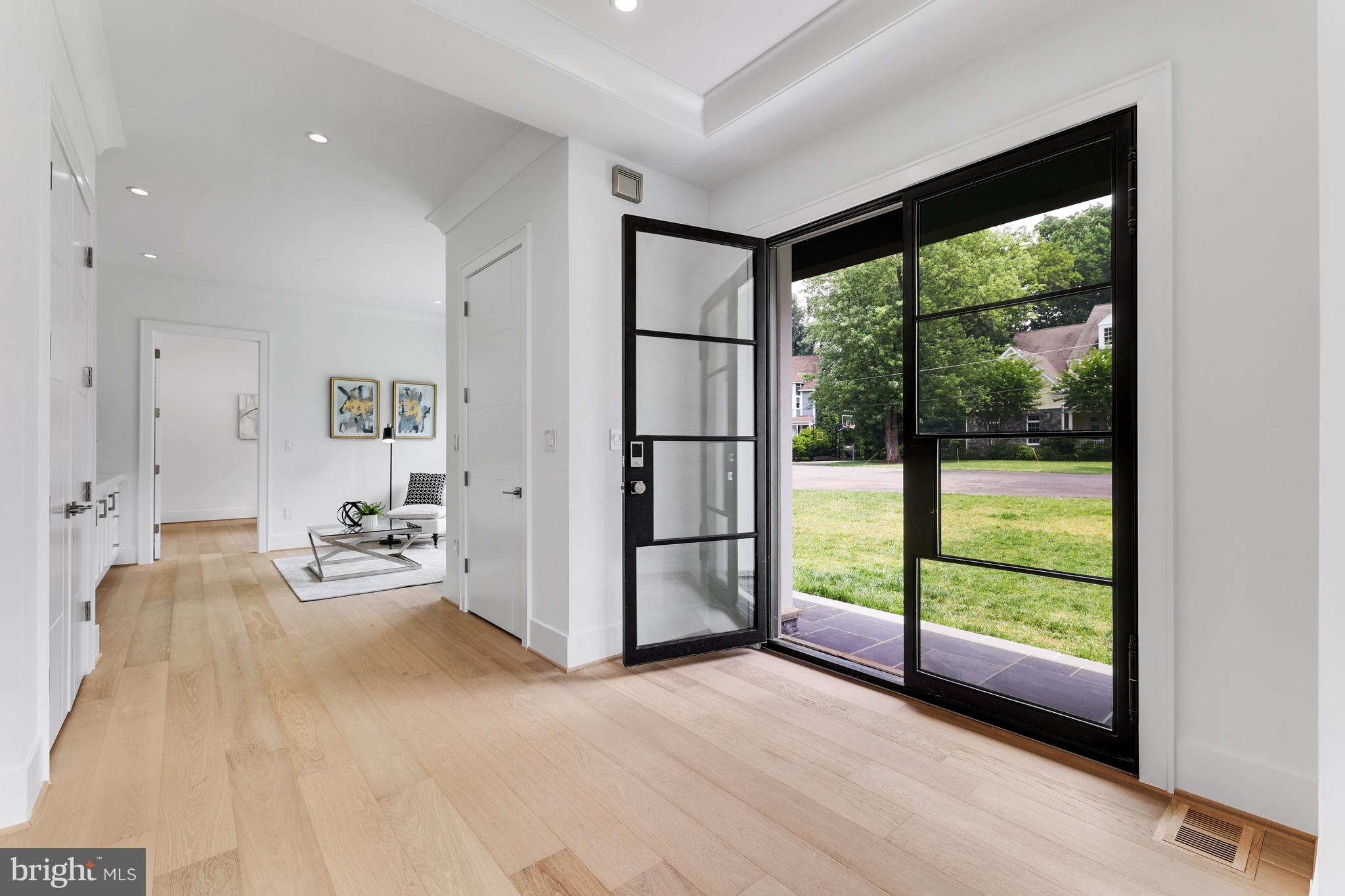 1440 Oakview Drive McLean, VA 22101 - Photo 6 of 87 Foyer