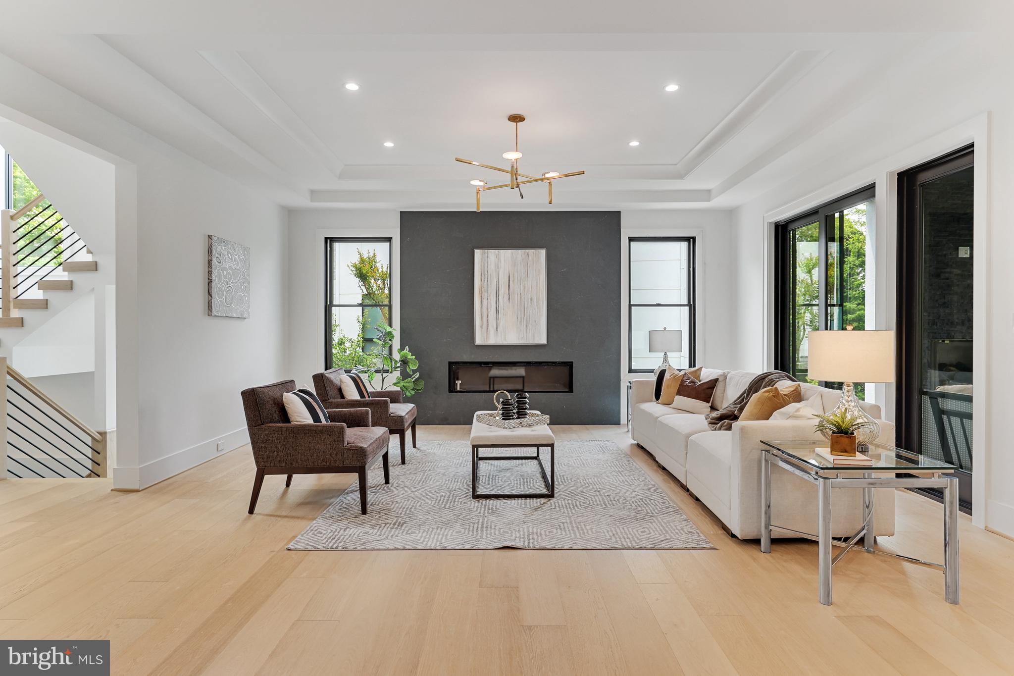 1440 Oakview Drive McLean, VA 22101 - Photo 8 of 87 Living Room