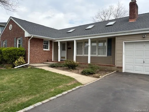 $8,500 | 209 Brompton Road, Garden City, NY 11530