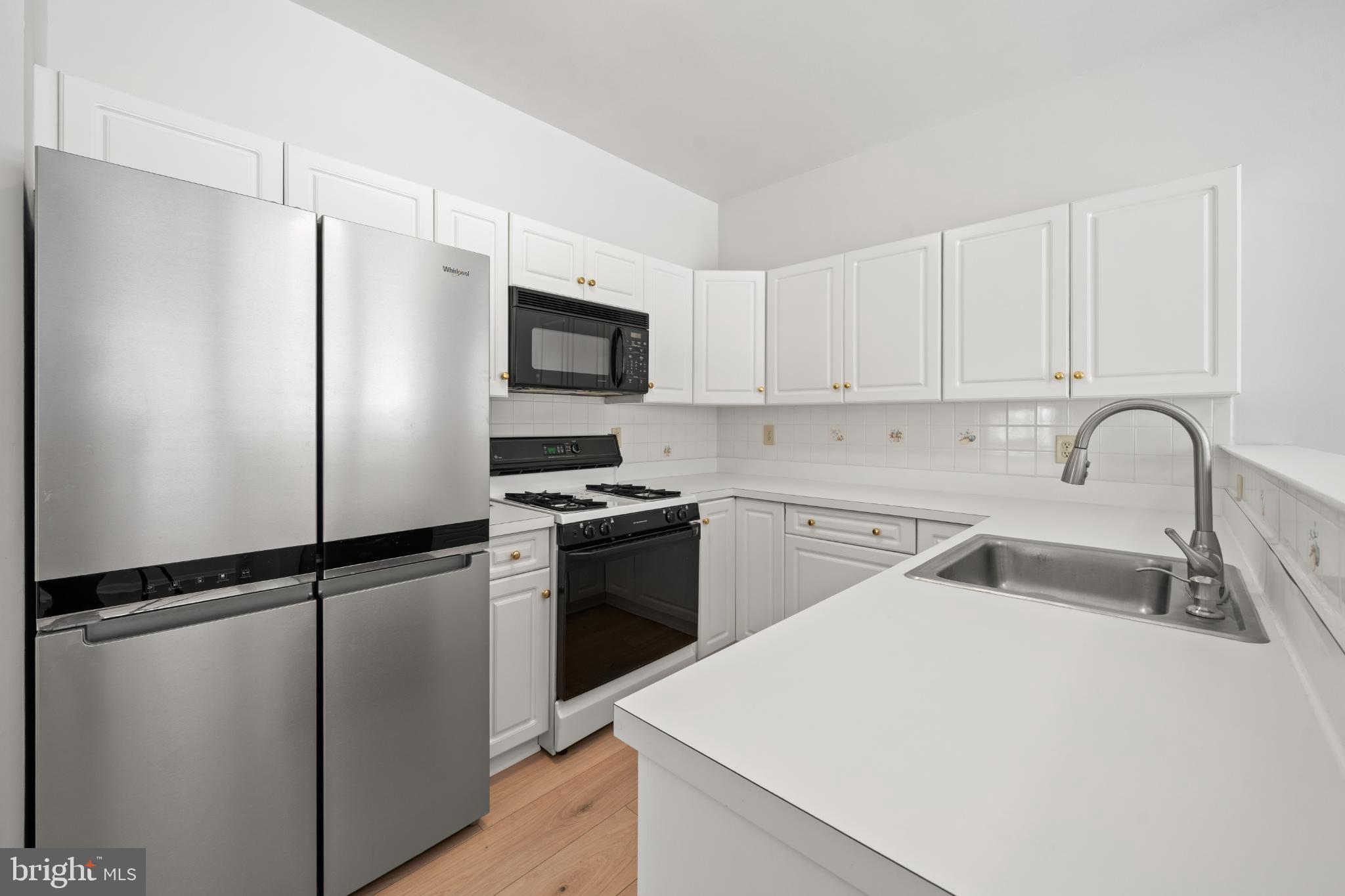 16 Newport Road Manahawkin, NJ 08050 - Photo 6 of 29 Sleek kitchen with modern appliances.