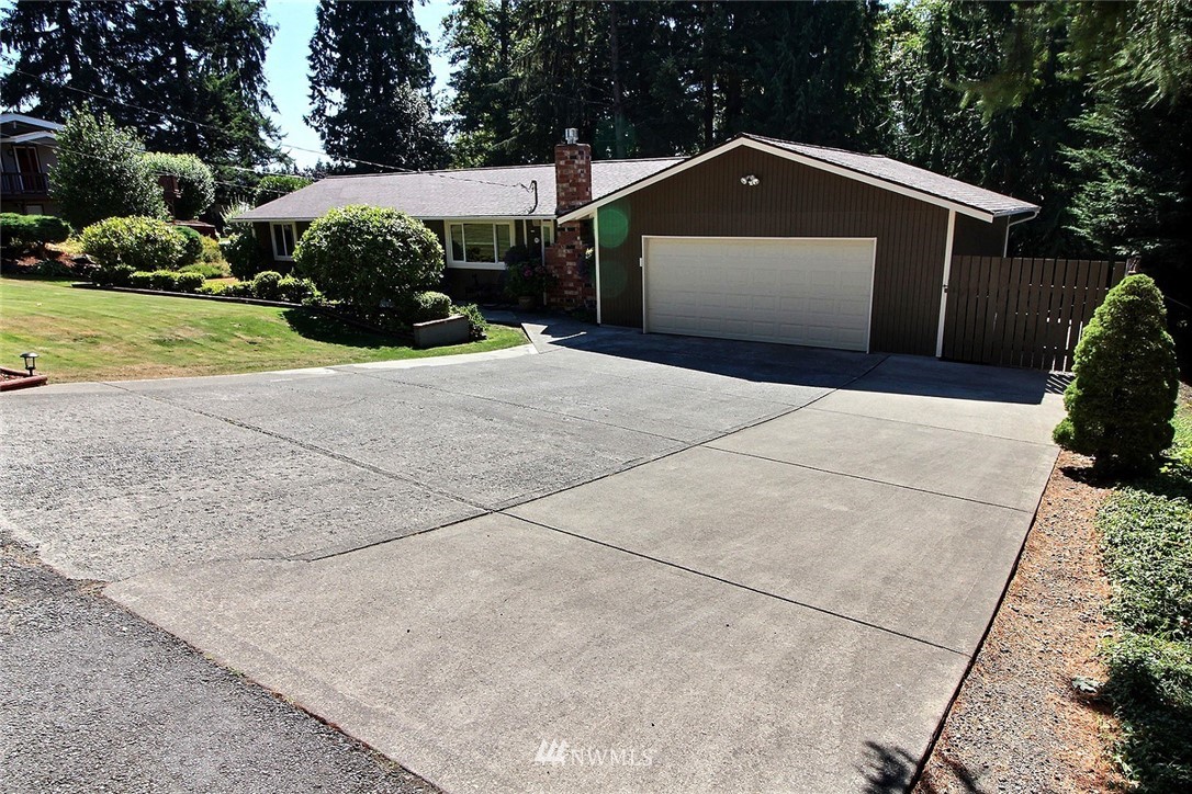 20241 Southeast 152nd Street Renton, WA 98059 - Photo 1 of 30 Gallery Image 1